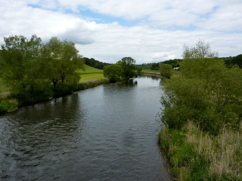 Blick Fulda-aufwärts von der Brücke in Büchenwerra