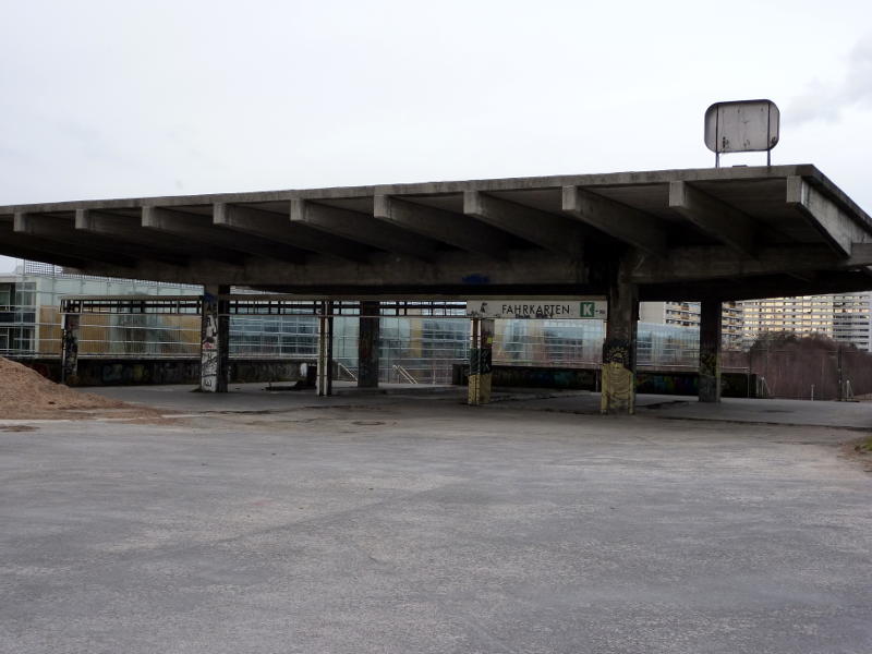 Eingang des ehemaligen Bahnhofs München-Olympiastadion