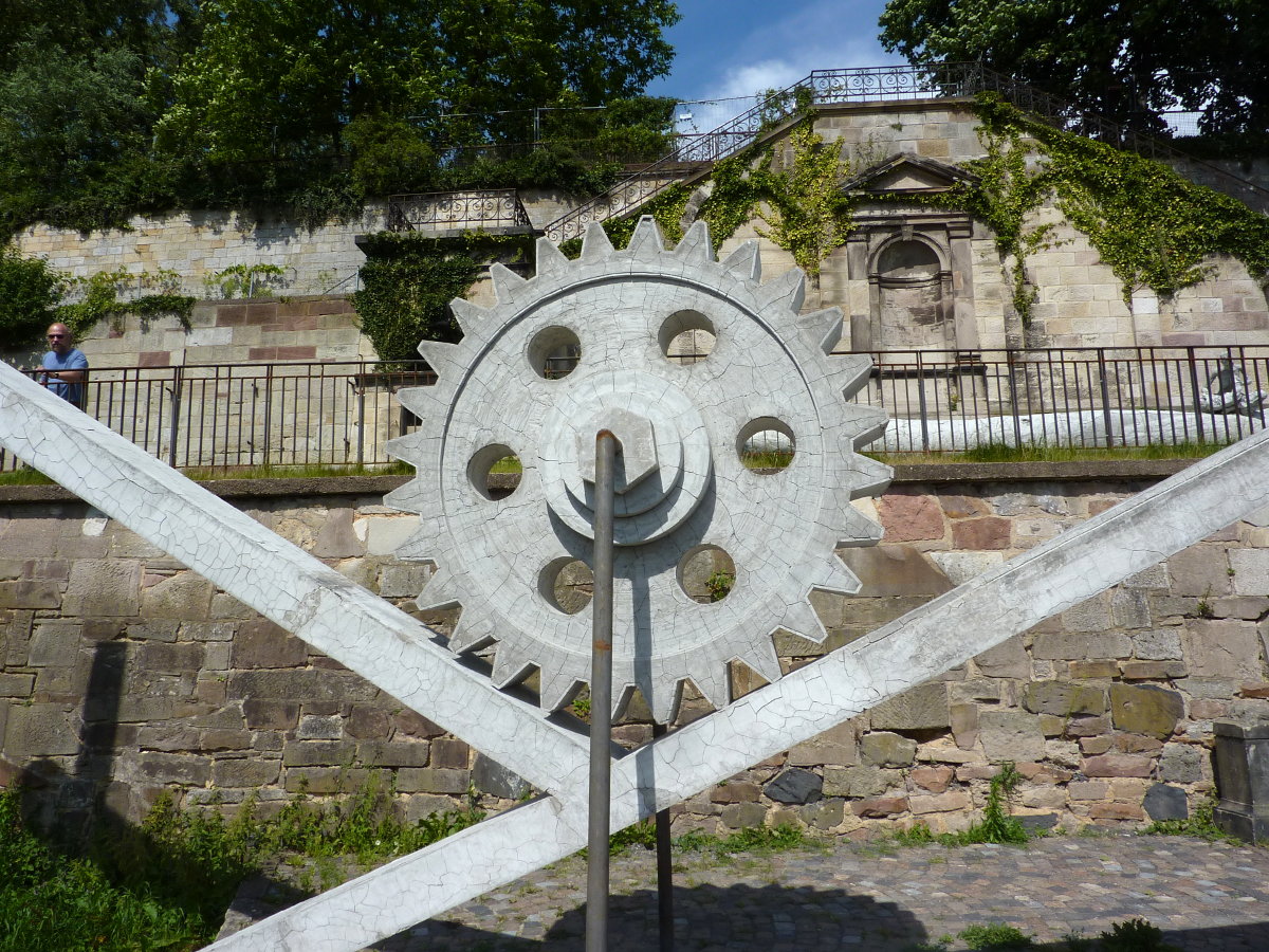 Zur dOCUMENTA (13) sind die Weinberg-Terassen in Kassel wiederbelebt worden. Dort waren eindrucksvolle Skulpturen ausgestellt.