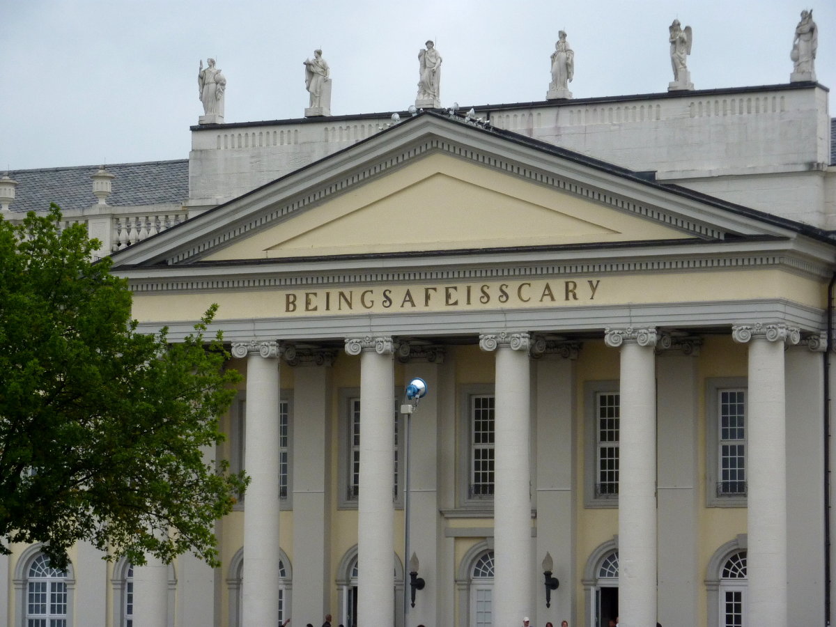 Zur documenta 14 war am Kasseler Friedricianum der Schriftzug being save is scary angebracht. In unmittelbarer Nachbarschaft befanden sich einige andere kontroverse Kunstwerke wie der Pantheon der verbotenen Bücher oder die Röhren.