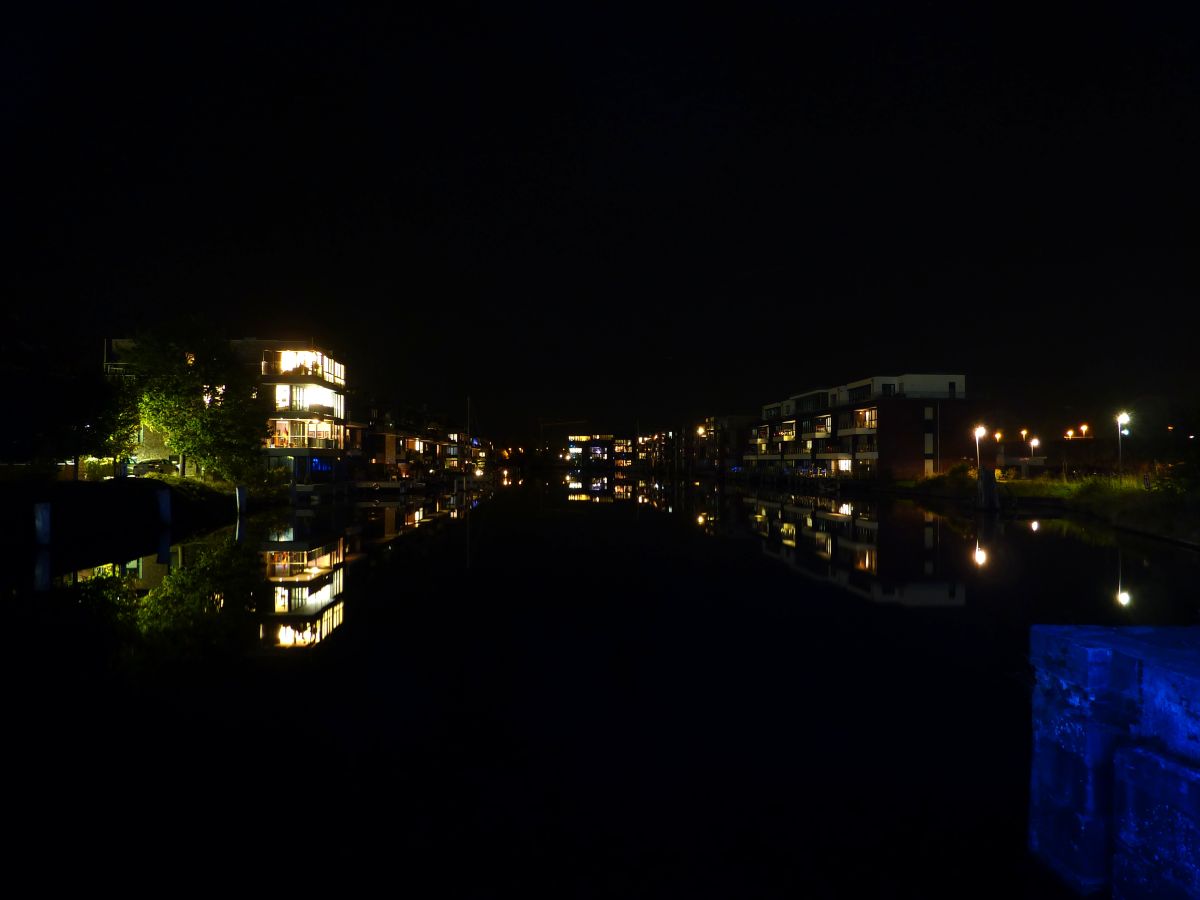 Und es können sehr viele Häuser sein, die dort am Wasser stehen.