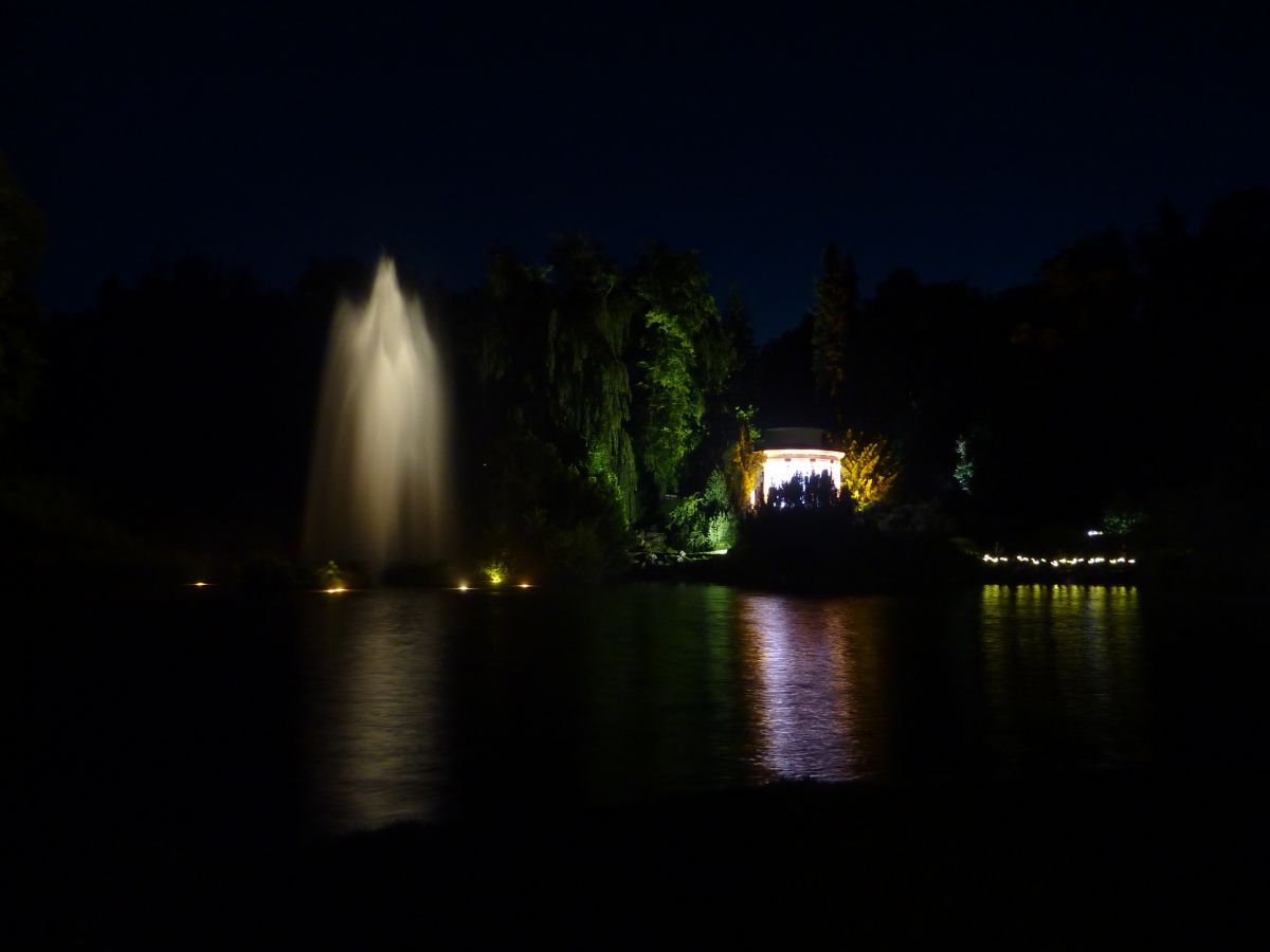 Das typische Gesamtensemble aus Fontäne, Herkules und Apollo-Tempel.