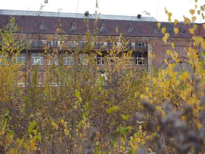 Im angrenzenden Stadtteil Bettenhausen befindet sich die Salzmann-Fabrik, Gegenstand einer unendlichen Geschichte der Stadtentwicklung.