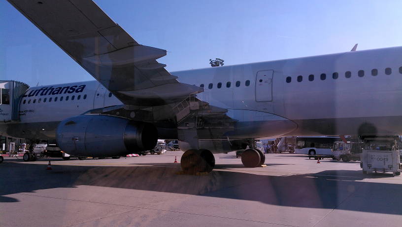 Lufthansa-Flugzeug am Flughafen Frankfurt am Main (FRA)